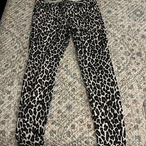 Hue black and white leggings with back pockets